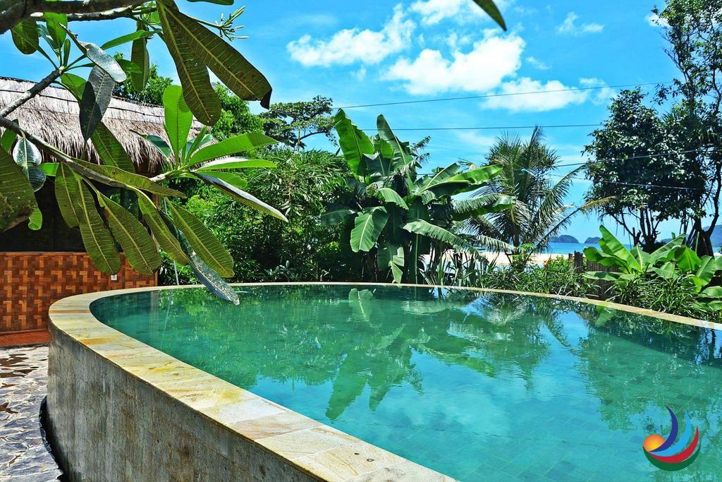 Hotel Mojosurf Camp Red Island Pasanggaran Esterno foto