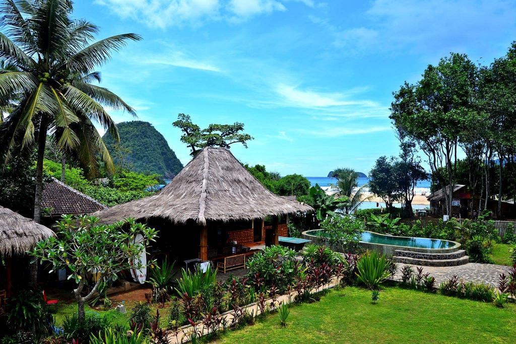 Hotel Mojosurf Camp Red Island Pasanggaran Esterno foto