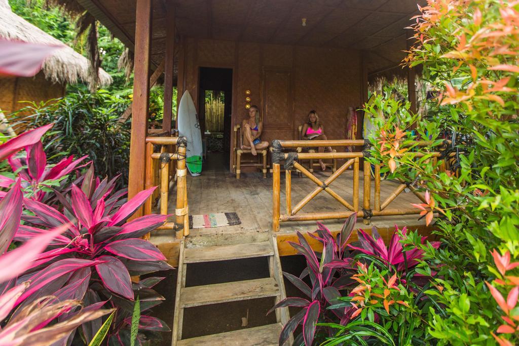 Hotel Mojosurf Camp Red Island Pasanggaran Esterno foto