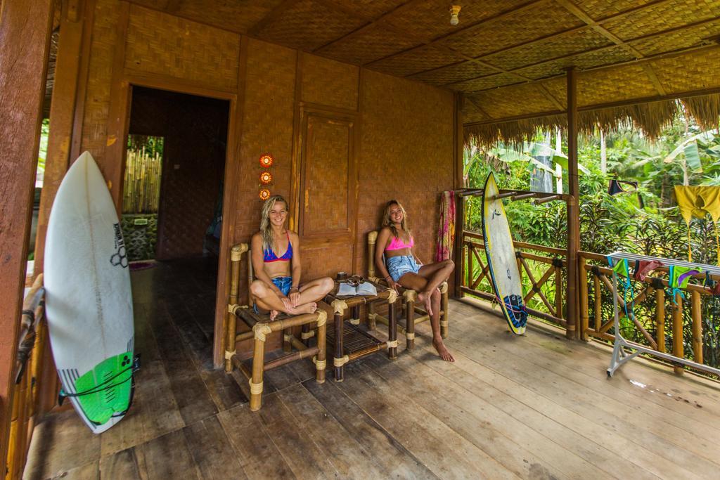 Hotel Mojosurf Camp Red Island Pasanggaran Esterno foto