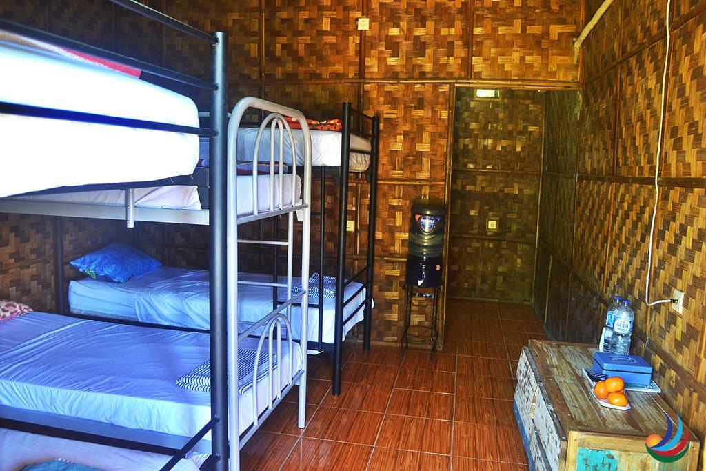 Hotel Mojosurf Camp Red Island Pasanggaran Esterno foto