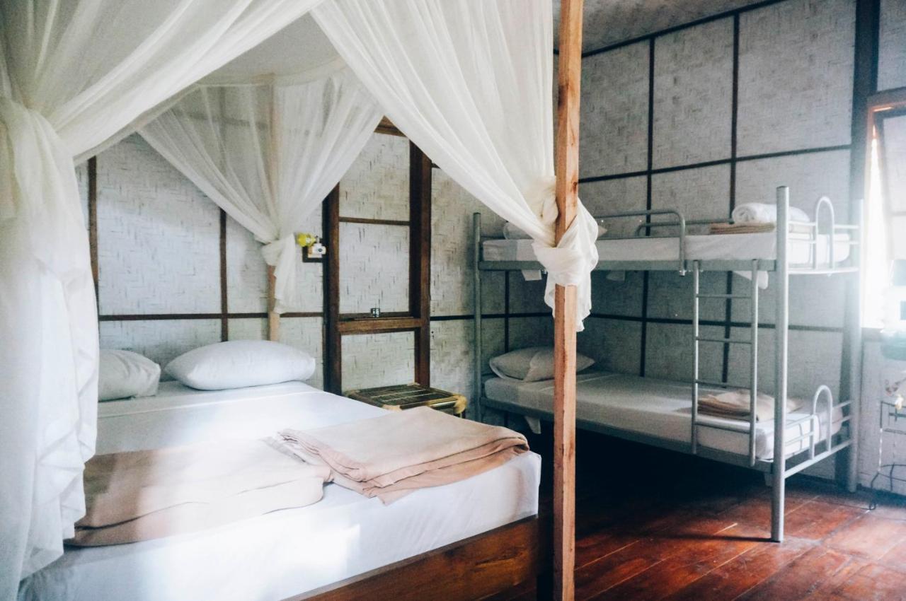 Hotel Mojosurf Camp Red Island Pasanggaran Esterno foto