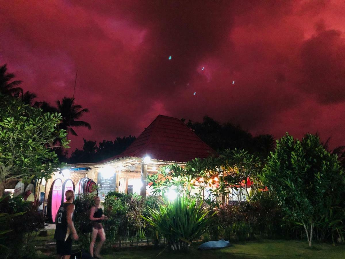 Hotel Mojosurf Camp Red Island Pasanggaran Esterno foto