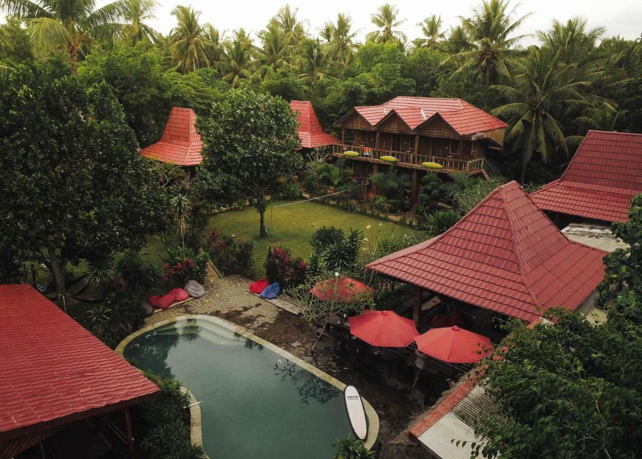 Hotel Mojosurf Camp Red Island Pasanggaran Esterno foto