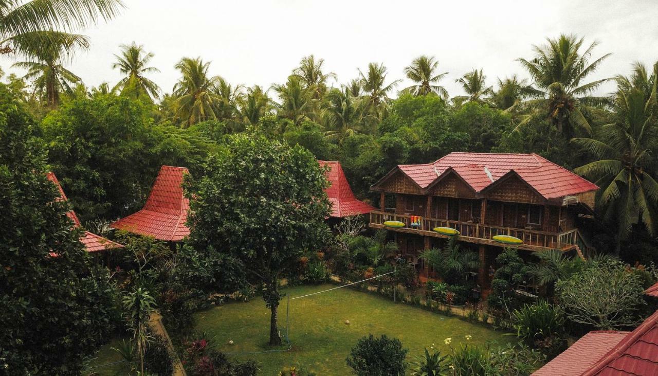 Hotel Mojosurf Camp Red Island Pasanggaran Esterno foto