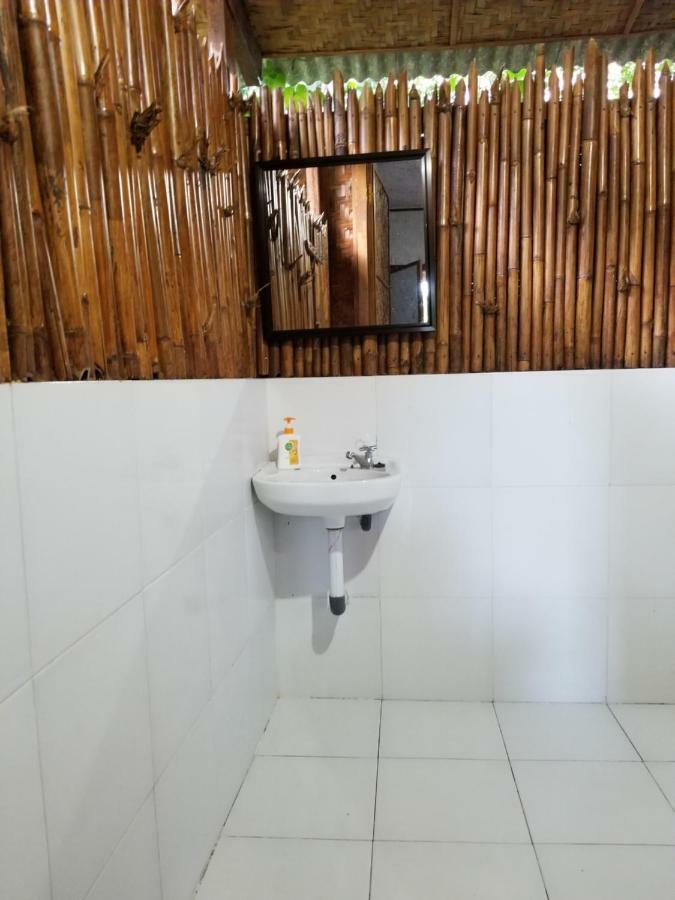 Hotel Mojosurf Camp Red Island Pasanggaran Esterno foto