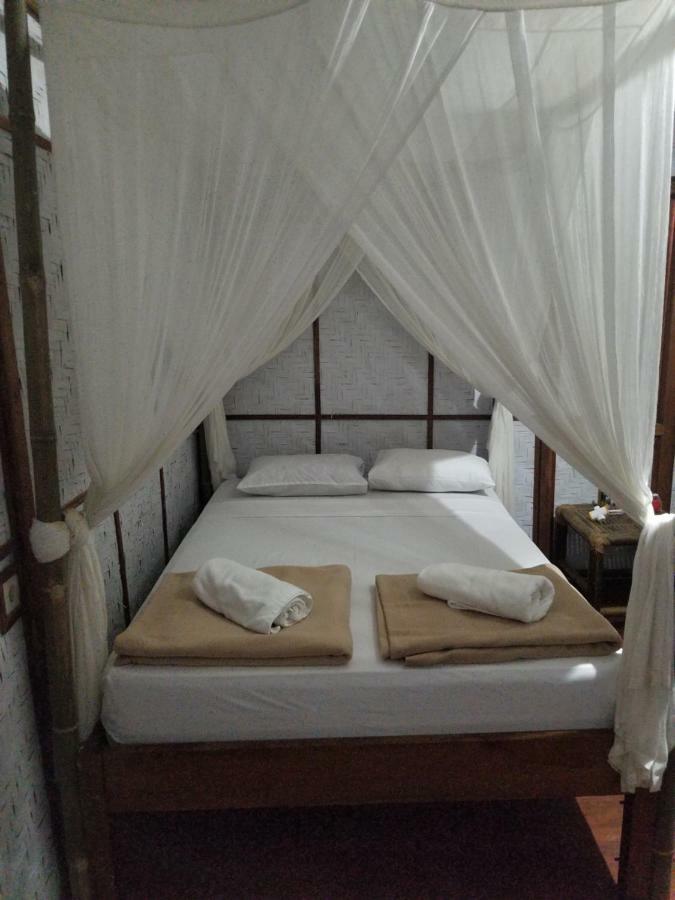 Hotel Mojosurf Camp Red Island Pasanggaran Esterno foto