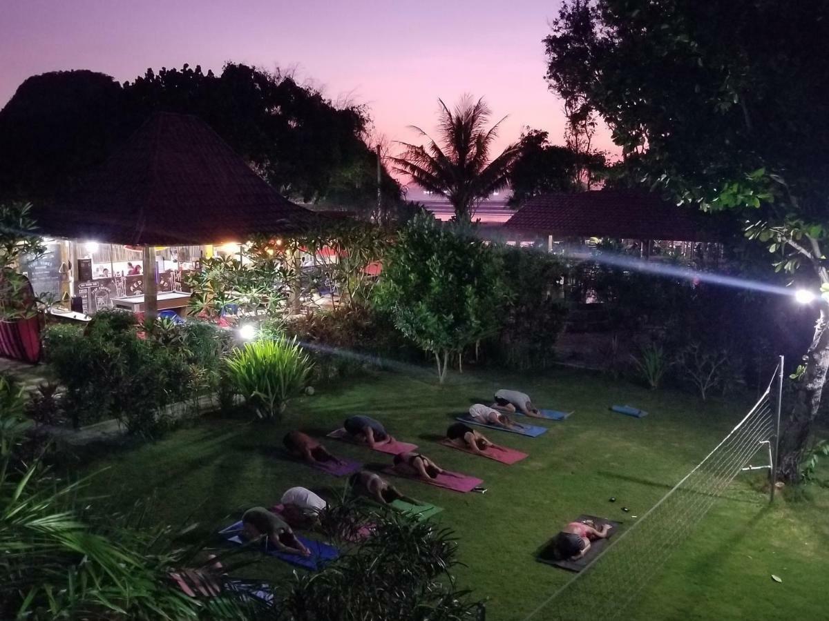 Hotel Mojosurf Camp Red Island Pasanggaran Esterno foto